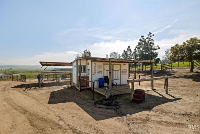 472 Eaglecrest Road, Bakersfield, CA 93308