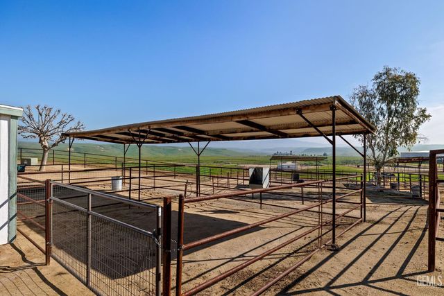 472 Eaglecrest Road, Bakersfield, CA 93308