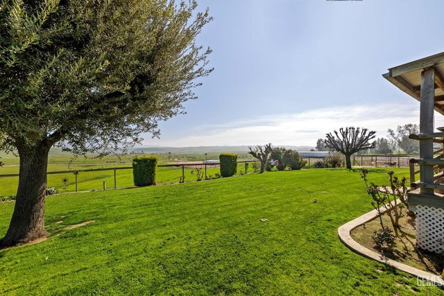 472 Eaglecrest Road, Bakersfield, CA 93308