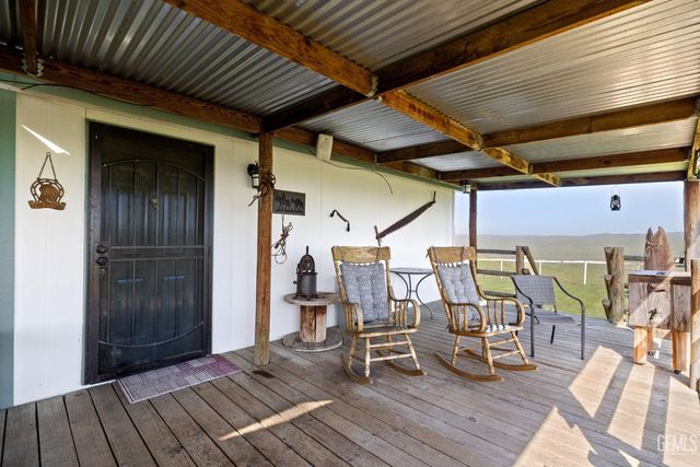 472 Eaglecrest Road, Bakersfield, CA 93308