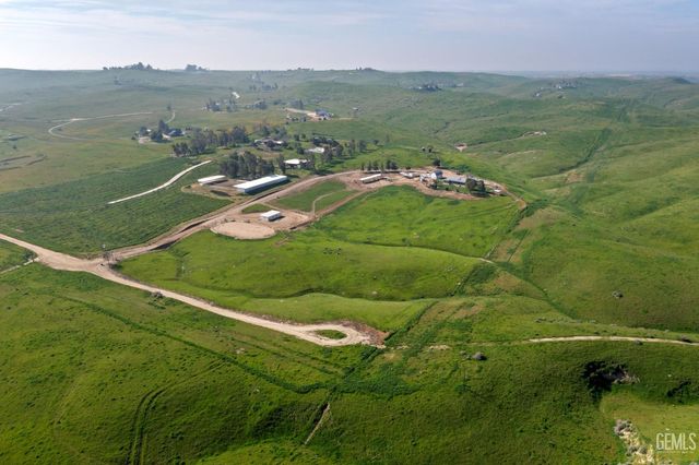 472 Eaglecrest Road, Bakersfield, CA 93308