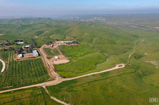 472 Eaglecrest Road, Bakersfield, CA 93308