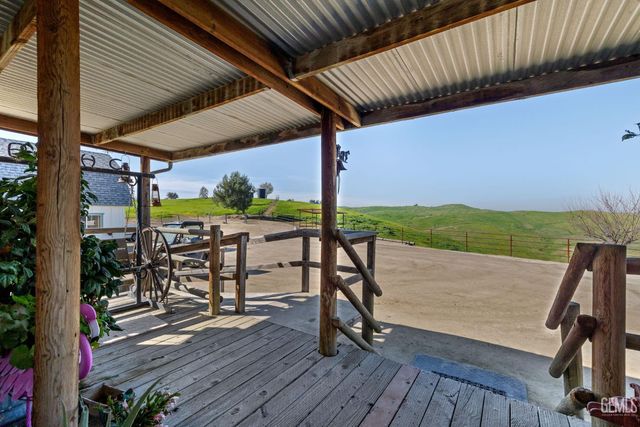 472 Eaglecrest Road, Bakersfield, CA 93308