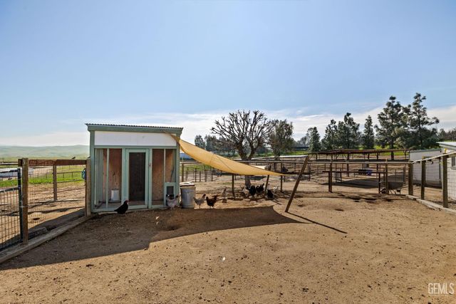 472 Eaglecrest Road, Bakersfield, CA 93308