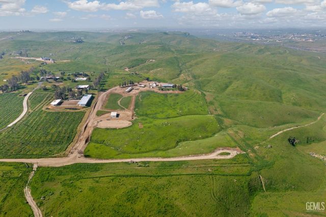 472 Eaglecrest Road, Bakersfield, CA 93308