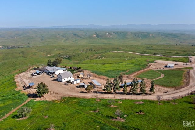 472 Eaglecrest Road, Bakersfield, CA 93308