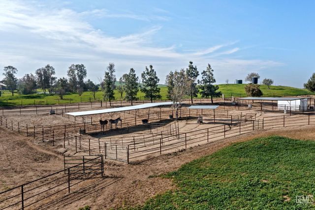 472 Eaglecrest Road, Bakersfield, CA 93308