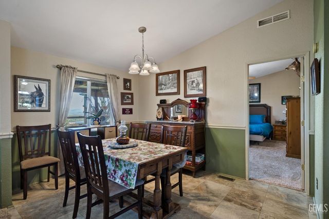 472 Eaglecrest Road, Bakersfield, CA 93308