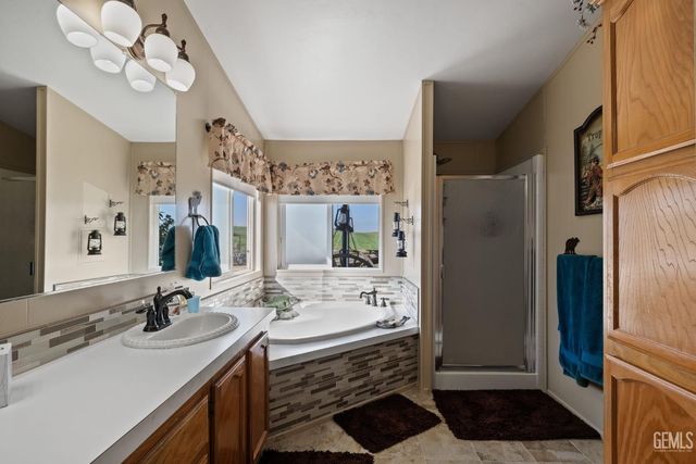 472 Eaglecrest Road, Bakersfield, CA 93308