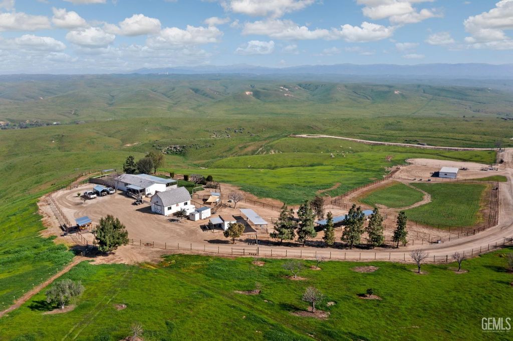 472 Eaglecrest Road, Bakersfield, CA 93308