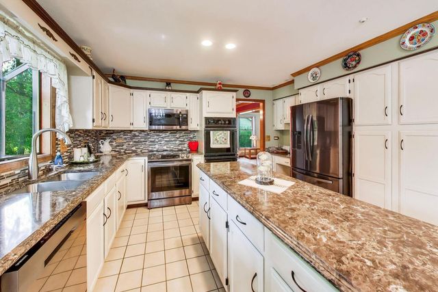 1120 Redwood Drive, Algonquin, IL 60102