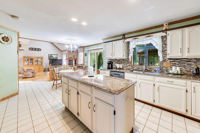 1120 Redwood Drive, Algonquin, IL 60102