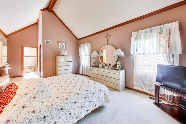 1120 Redwood Drive, Algonquin, IL 60102