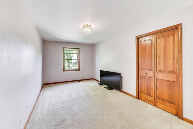 1120 Redwood Drive, Algonquin, IL 60102
