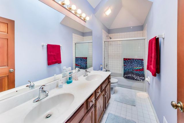 1120 Redwood Drive, Algonquin, IL 60102