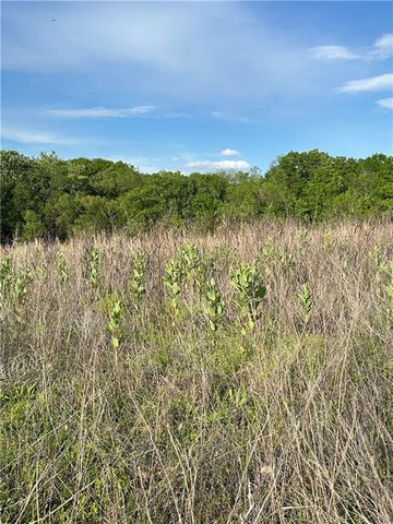 34664 Spring Valley Road, Paola, KS 66071