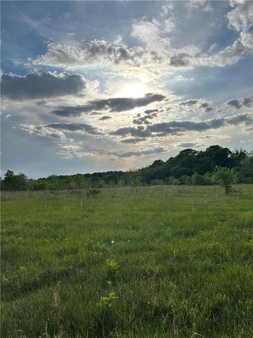 34664 Spring Valley Road, Paola, KS 66071