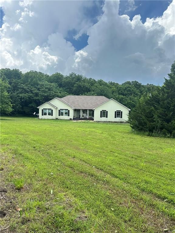 34664 Spring Valley Road, Paola, KS 66071