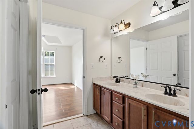 194 Summers Landing Ln, Louisa, VA 23093