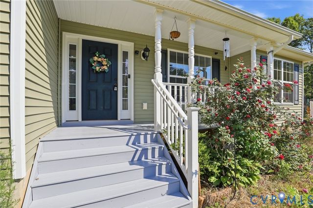 194 Summers Landing Ln, Louisa, VA 23093
