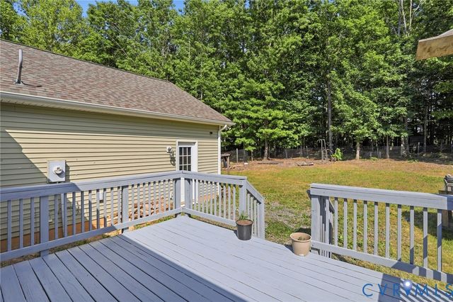 194 Summers Landing Ln, Louisa, VA 23093