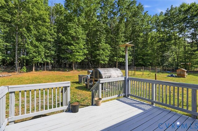 194 Summers Landing Ln, Louisa, VA 23093