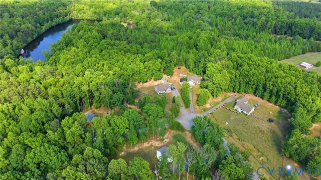 194 Summers Landing Ln, Louisa, VA 23093