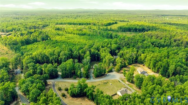 194 Summers Landing Ln, Louisa, VA 23093