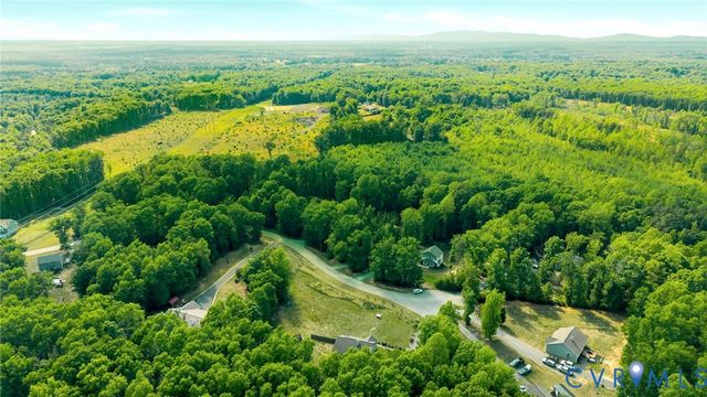 194 Summers Landing Ln, Louisa, VA 23093