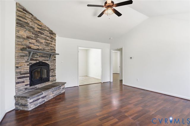194 Summers Landing Ln, Louisa, VA 23093