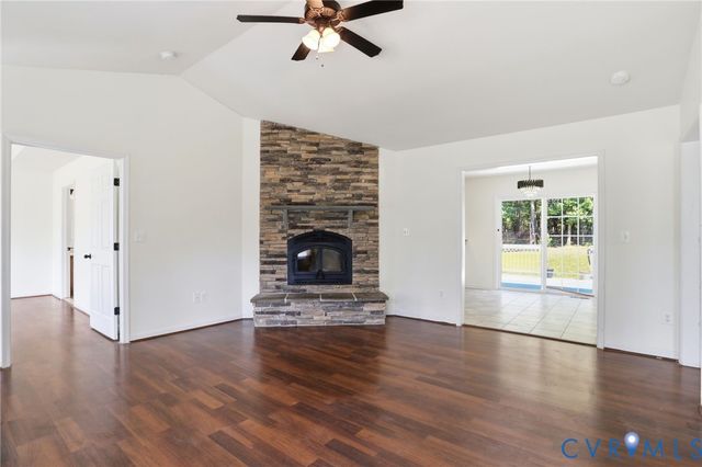 194 Summers Landing Ln, Louisa, VA 23093