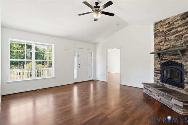 194 Summers Landing Ln, Louisa, VA 23093