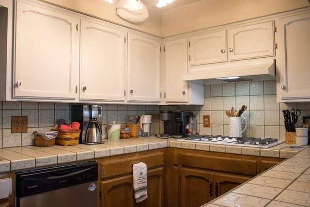 1625 S Lydia Drive, Tulare, CA 93274