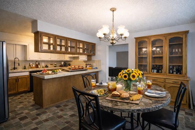 1625 S Lydia Drive, Tulare, CA 93274