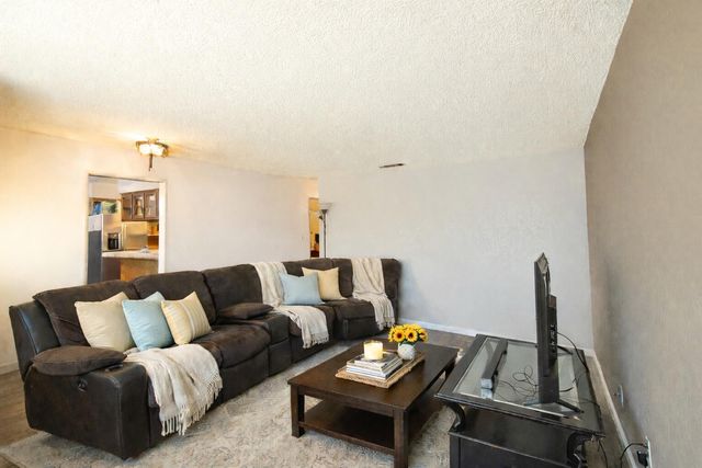 1625 S Lydia Drive, Tulare, CA 93274