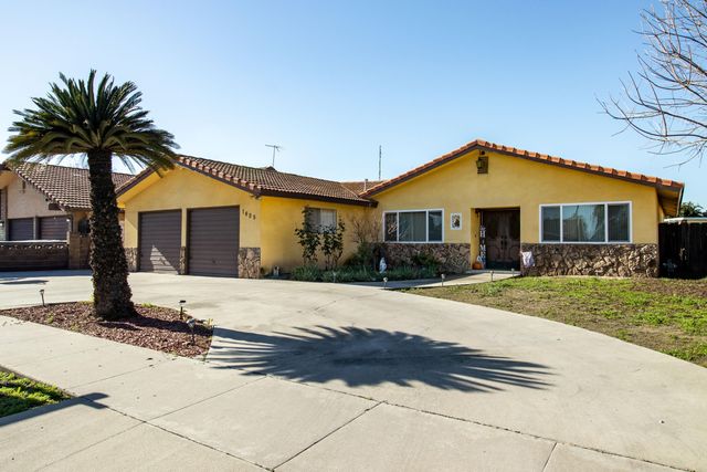1625 S Lydia Drive, Tulare, CA 93274