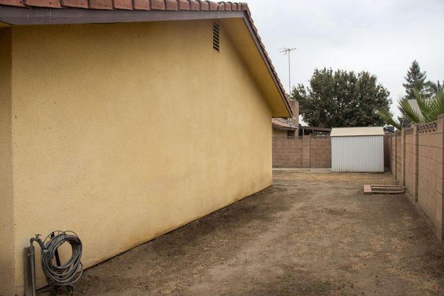 1625 S Lydia Drive, Tulare, CA 93274