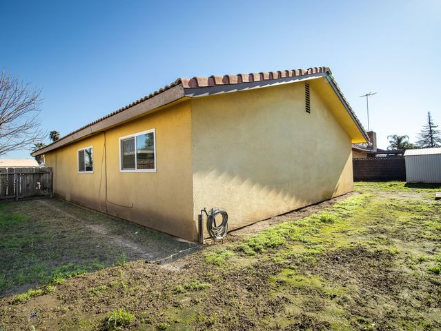 1625 S Lydia Drive, Tulare, CA 93274
