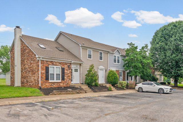 105 Greenland Ct, Clarksville, TN 37042