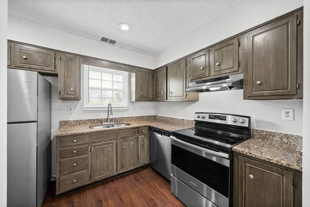 105 Greenland Ct, Clarksville, TN 37042
