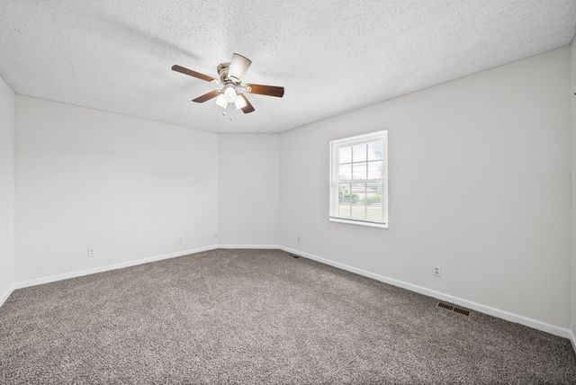 105 Greenland Ct, Clarksville, TN 37042