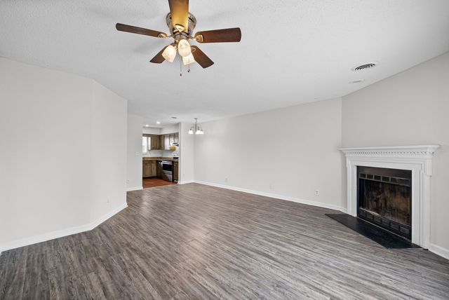 105 Greenland Ct, Clarksville, TN 37042