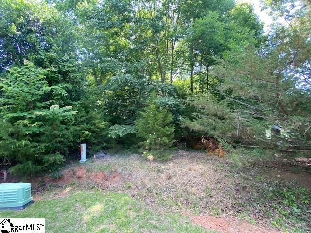 102 Peninsula Drive, Laurens, SC 29360
