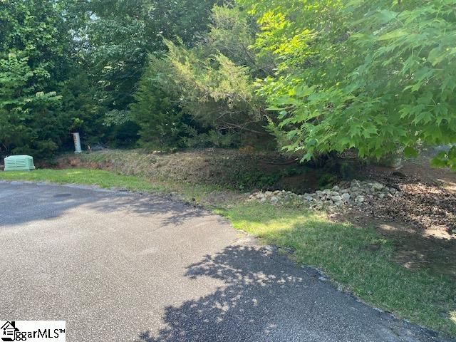 102 Peninsula Drive, Laurens, SC 29360