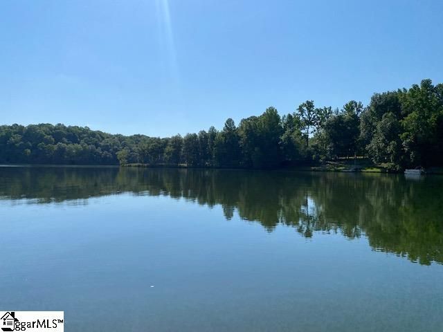 102 Peninsula Drive, Laurens, SC 29360