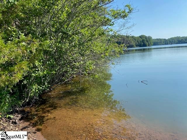 102 Peninsula Drive, Laurens, SC 29360