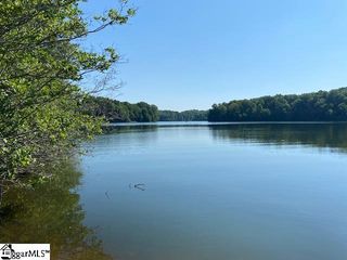 102 Peninsula Drive, Laurens, SC 29360