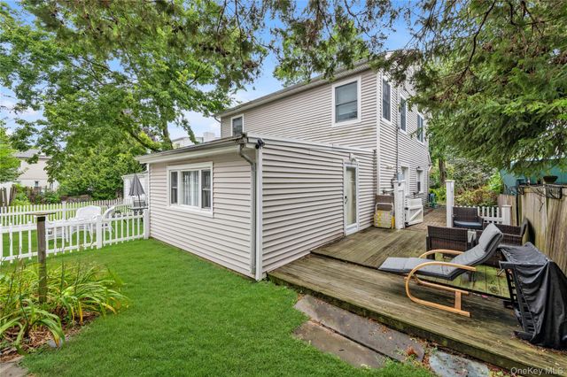 11 Nesaquake Avenue 2nd Fl, Port Washington, NY 11050