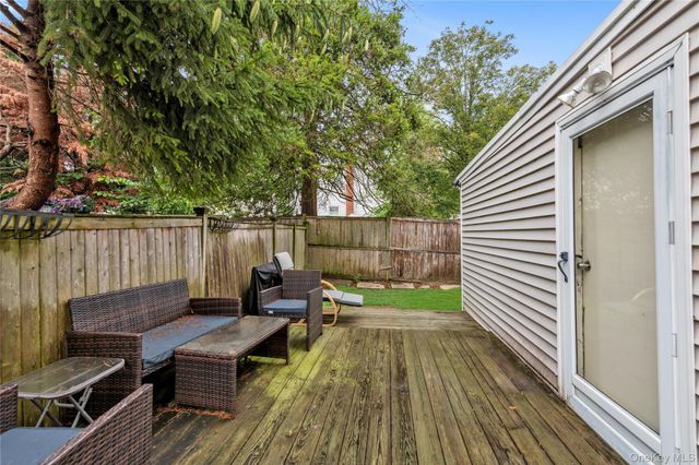11 Nesaquake Avenue 2nd Fl, Port Washington, NY 11050