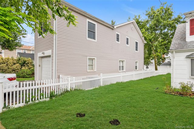 11 Nesaquake Avenue 2nd Fl, Port Washington, NY 11050
